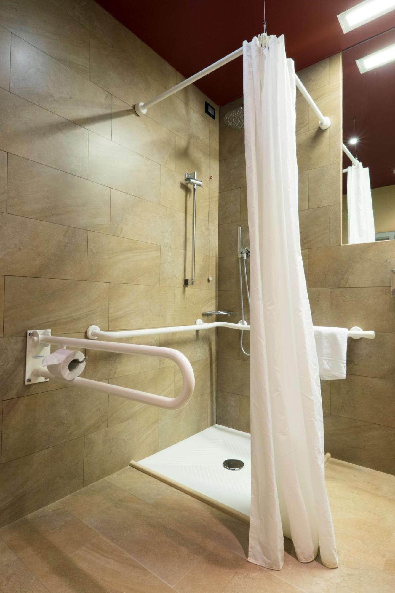 Chambre Lit King-Size - Accessible aux Personnes à Mobilité Réduite