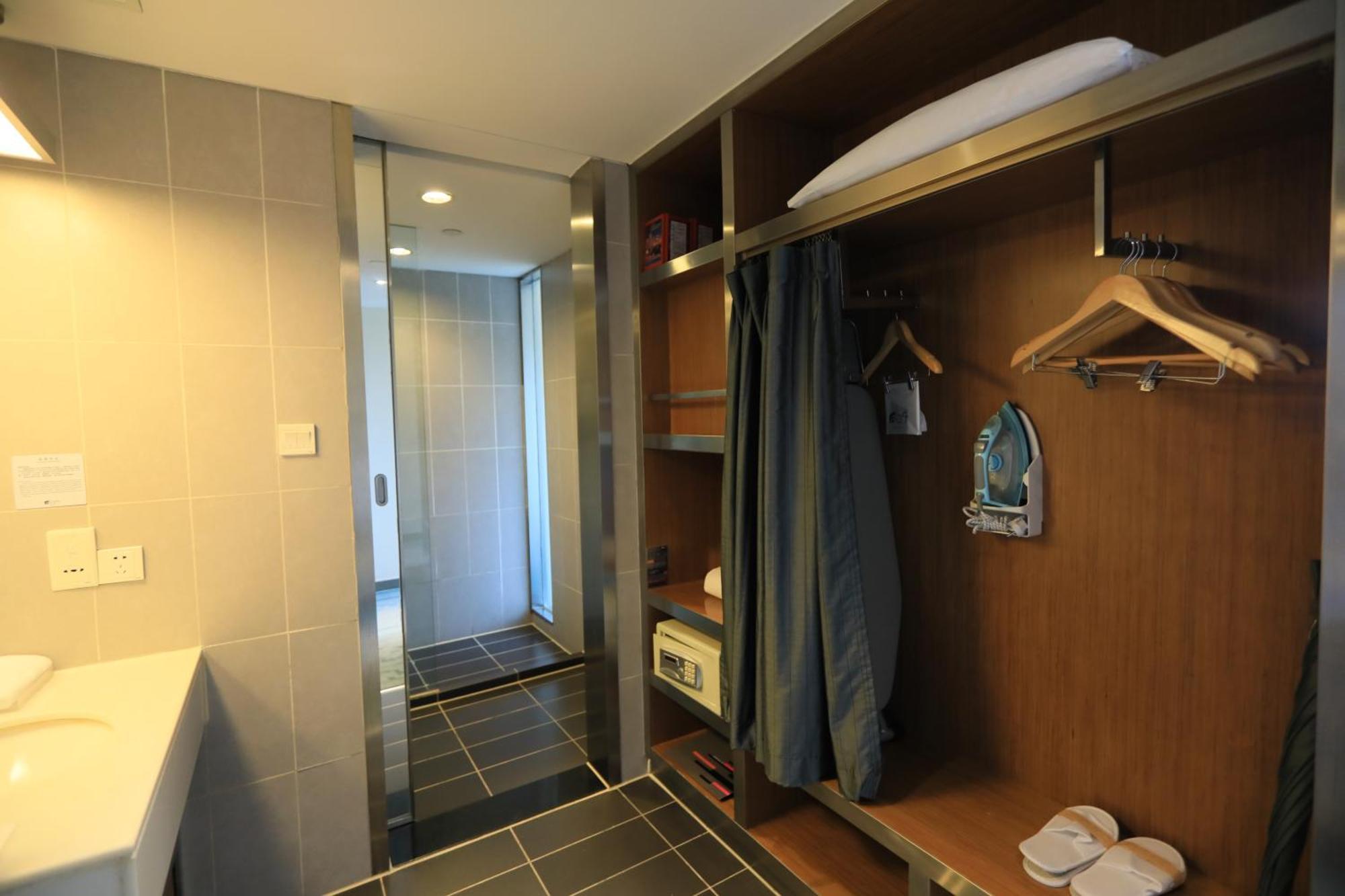 Breezy Room King Room