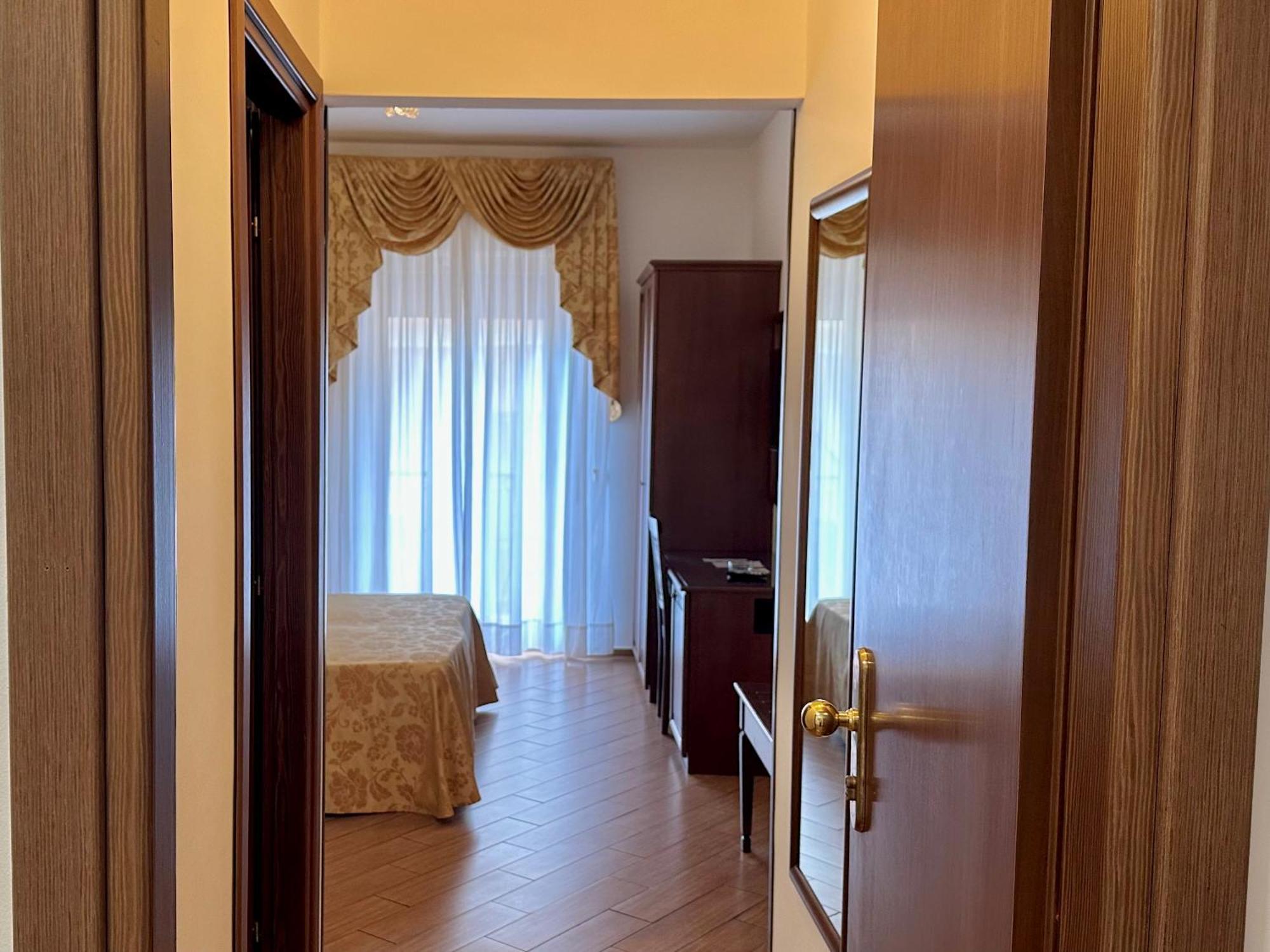 Superior Double or Twin Room with Lateral Sea View