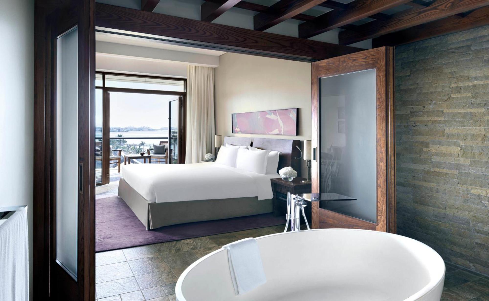 Suite Junior Lit King-Size avec Canapé-Lit, Balcon Privé et Vue sur Mer - Accès au Club
