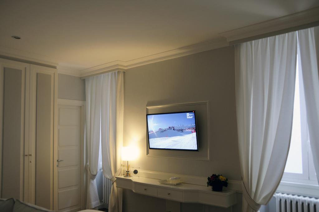 Junior Suite White