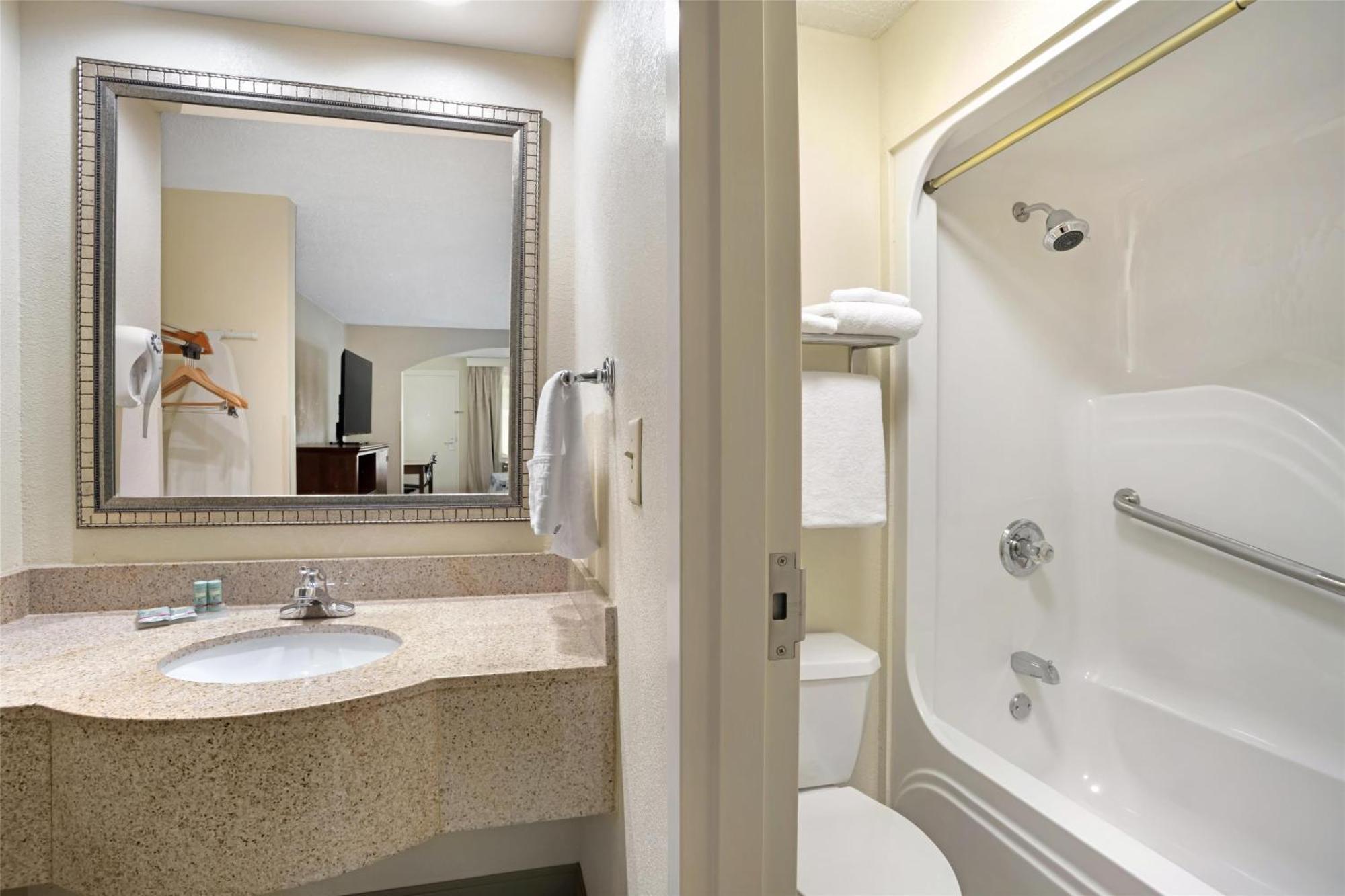 Queen Suite with Sofa Bed - Non-Smoking