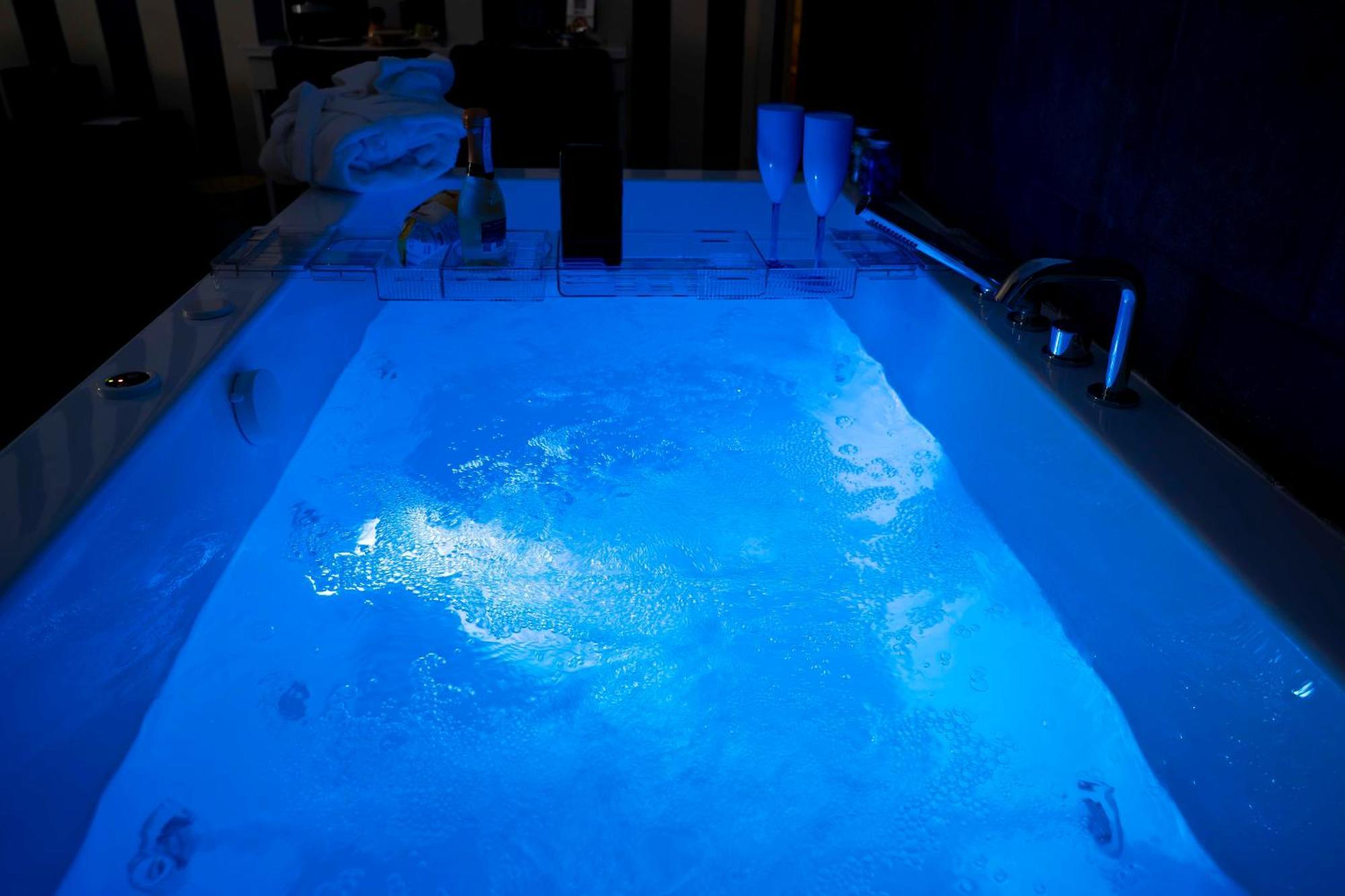 King Room Spa Bath,1687587688:JPEG