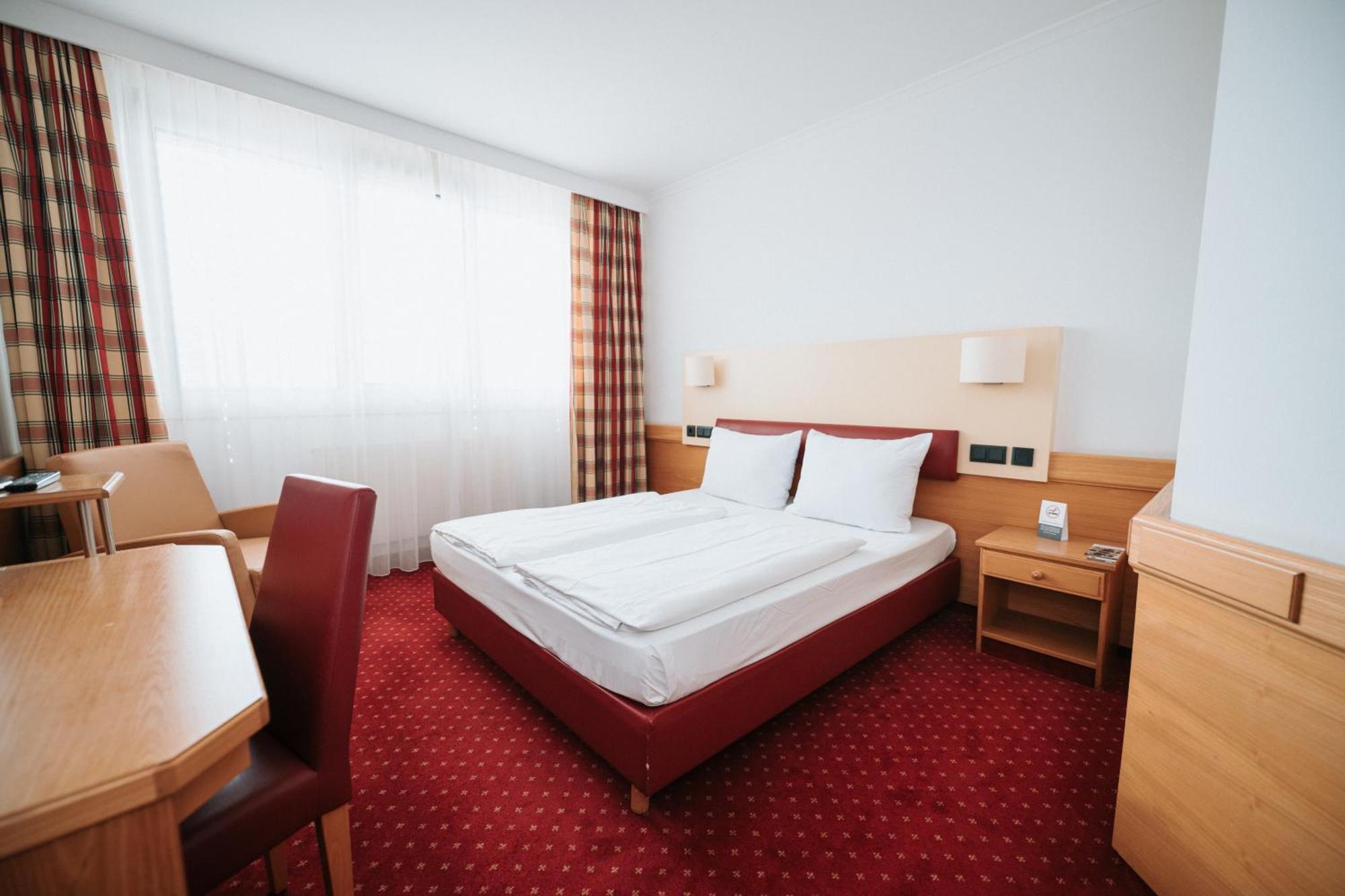 Queen Room,1689819282:JPEG