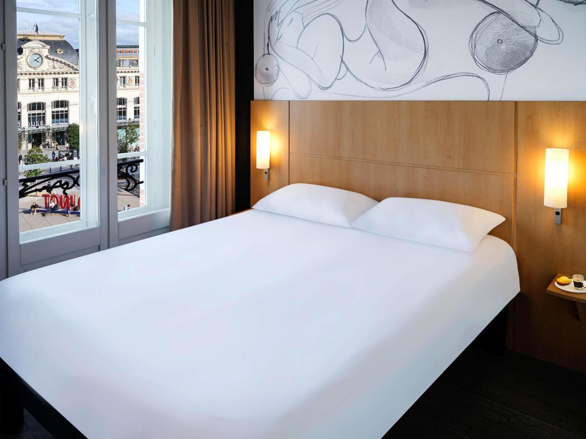 Standard Room with One Double Bed and One Single Bed