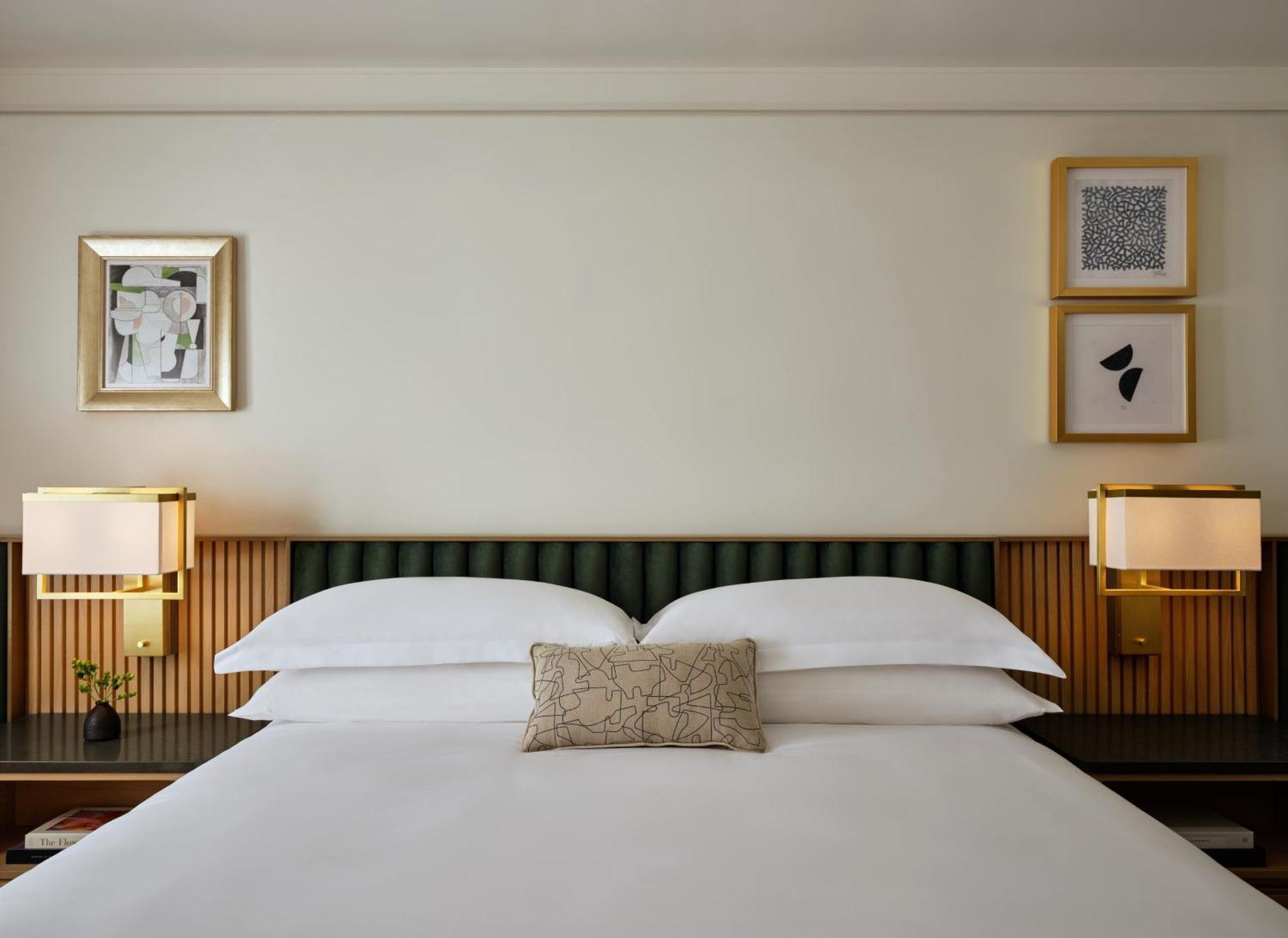 Queen Room with Roll-in Shower - Mobility Accessible,1742654806:JPEG