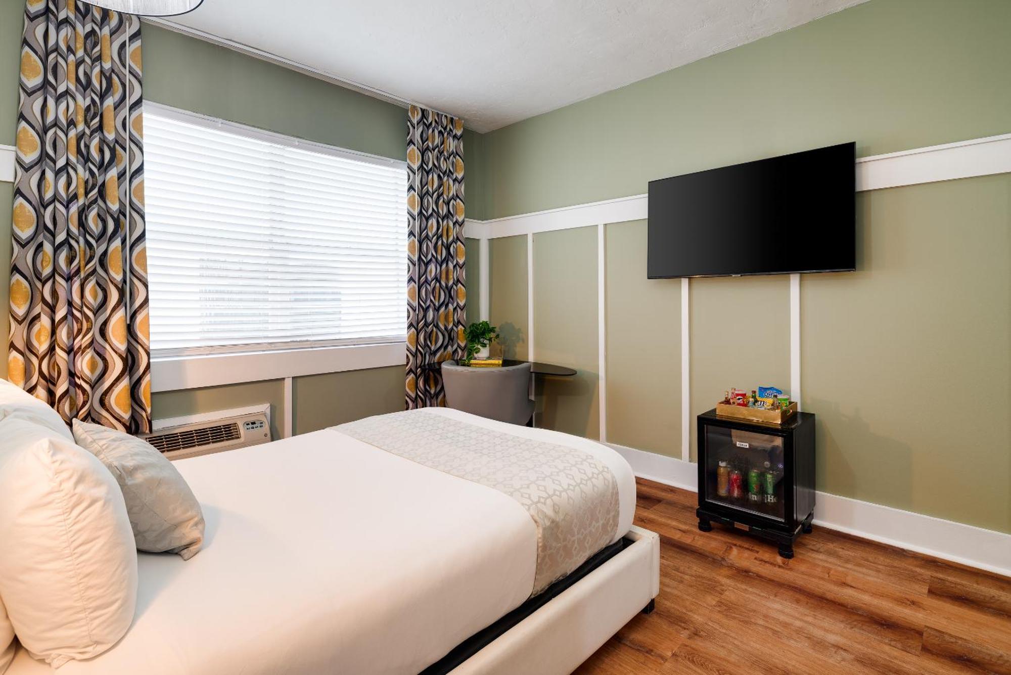 Accessible Queen Bedroom,1710589473:JPEG