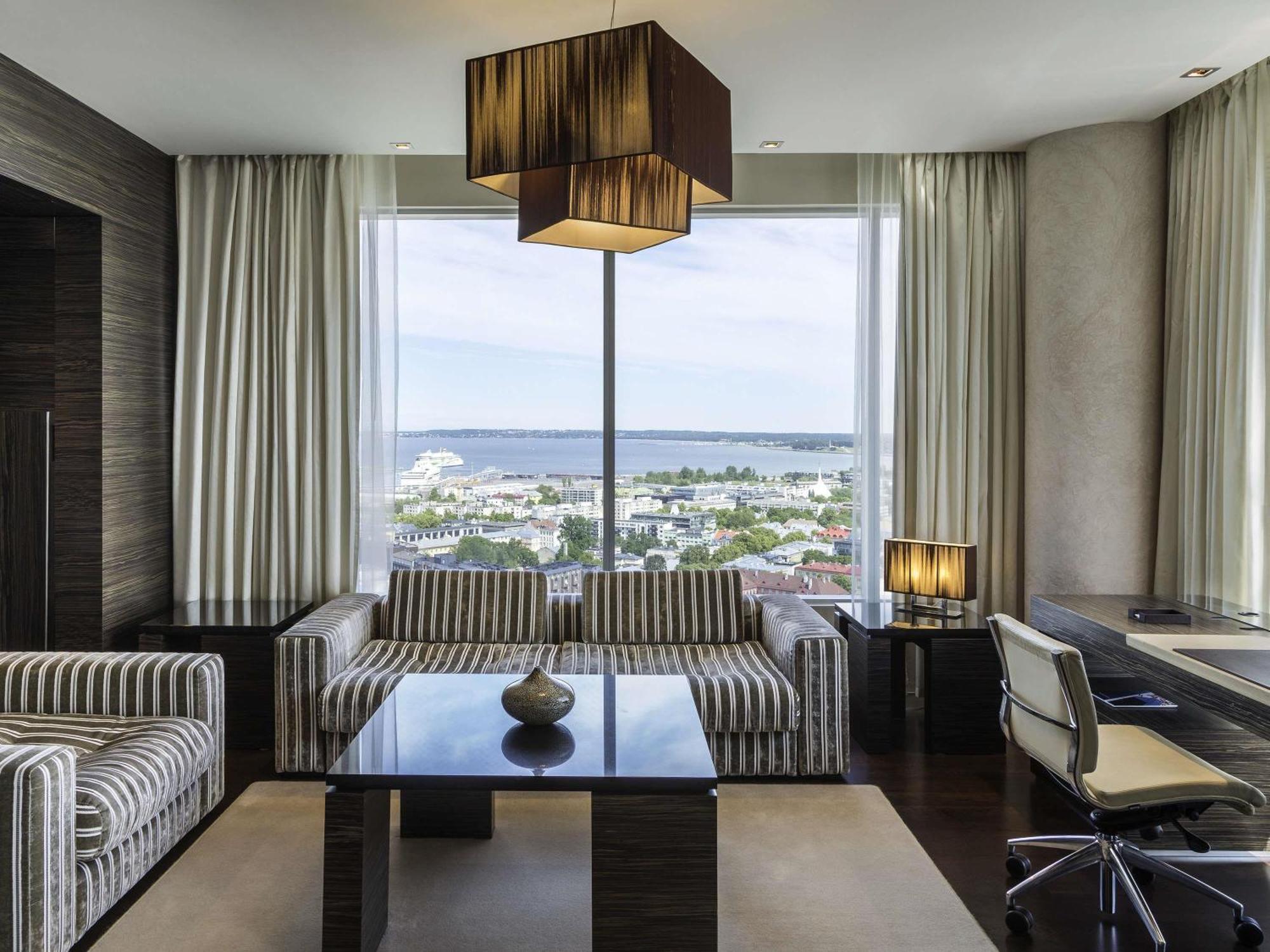 One-Bedroom Suite with Sea View