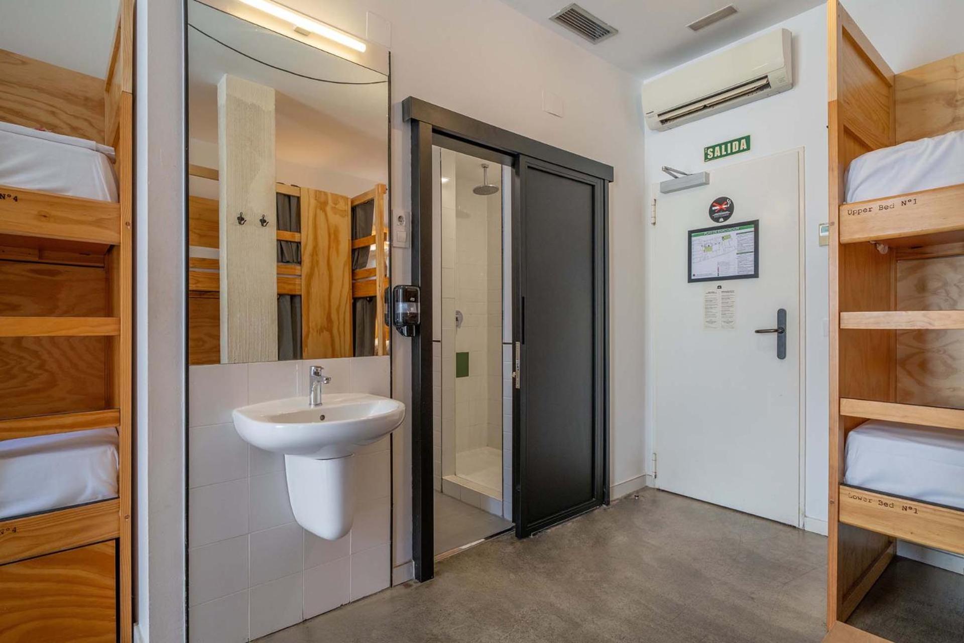 Single Bed 8-Bed Female Dormitory Room Private Bathroom,1731407992:JPEG