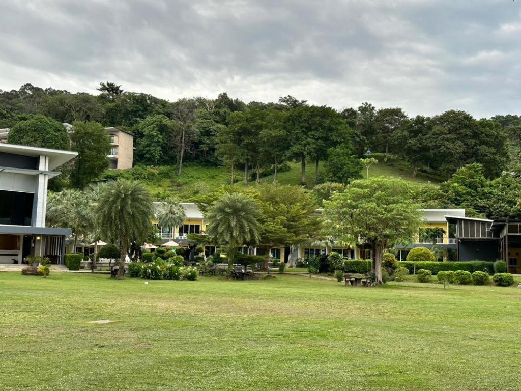 Bungalow with Garden View