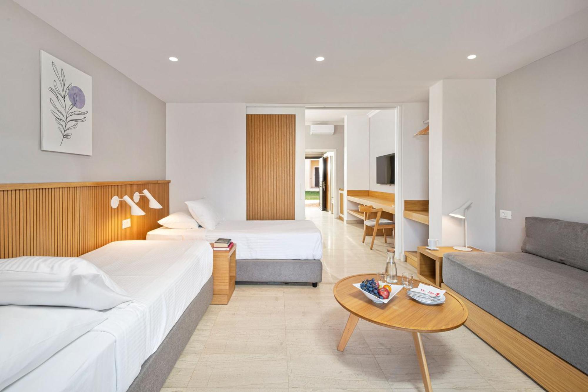 Camera Familiare con Piscina in Comune