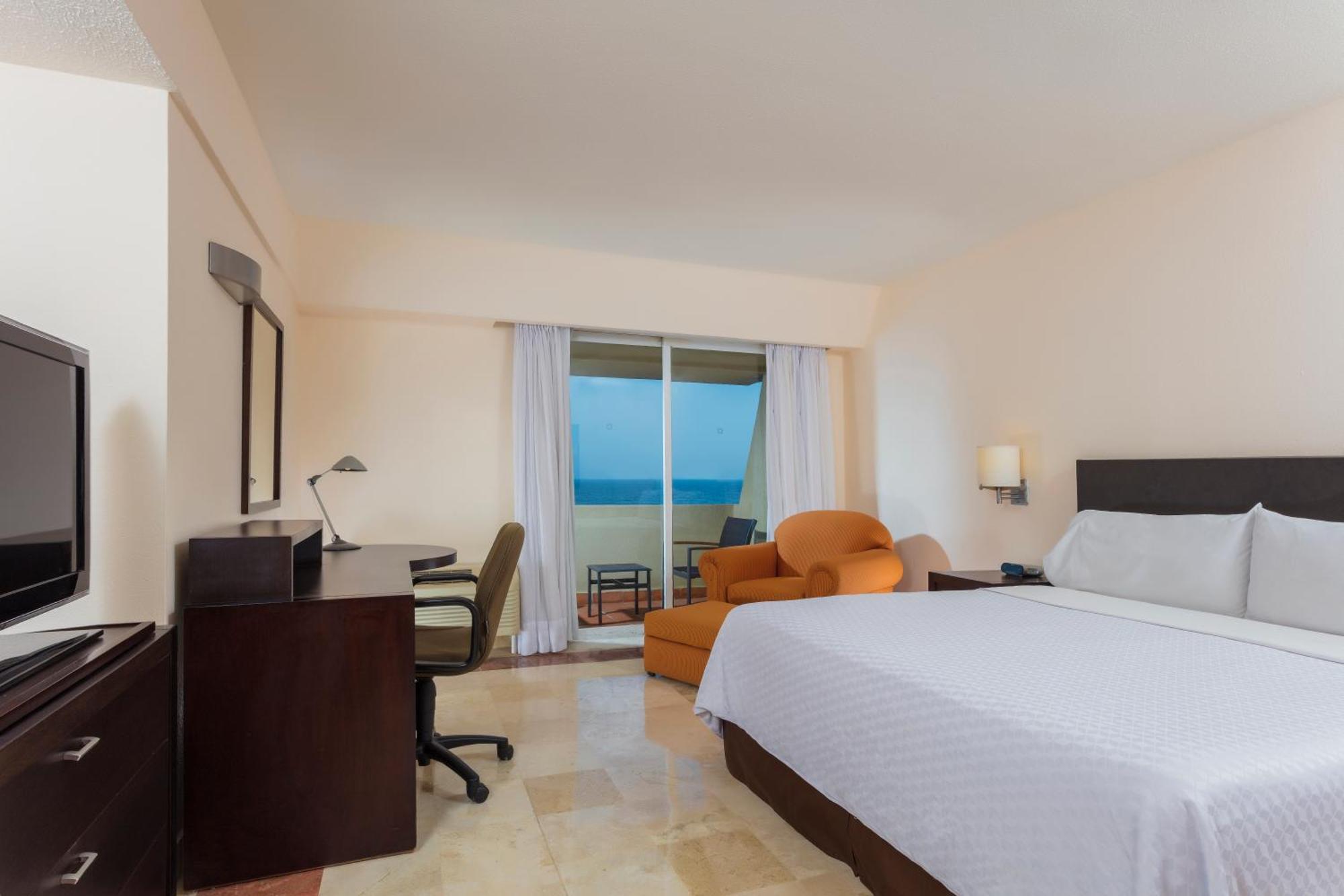 Deluxe Room Ocean Front 1 King