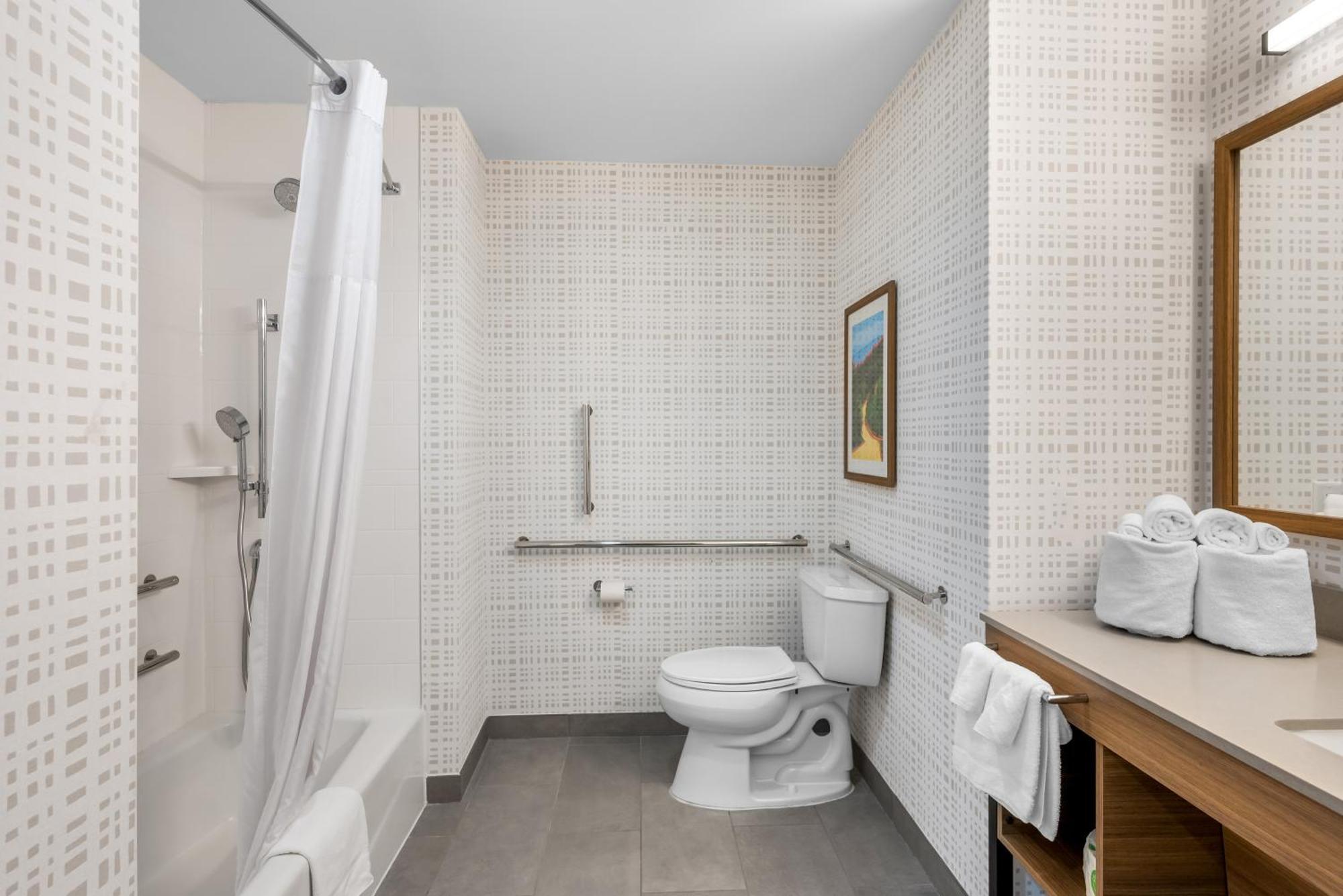 Queen Room with Two Queen Beds - Mobility Access/Non-Smoking