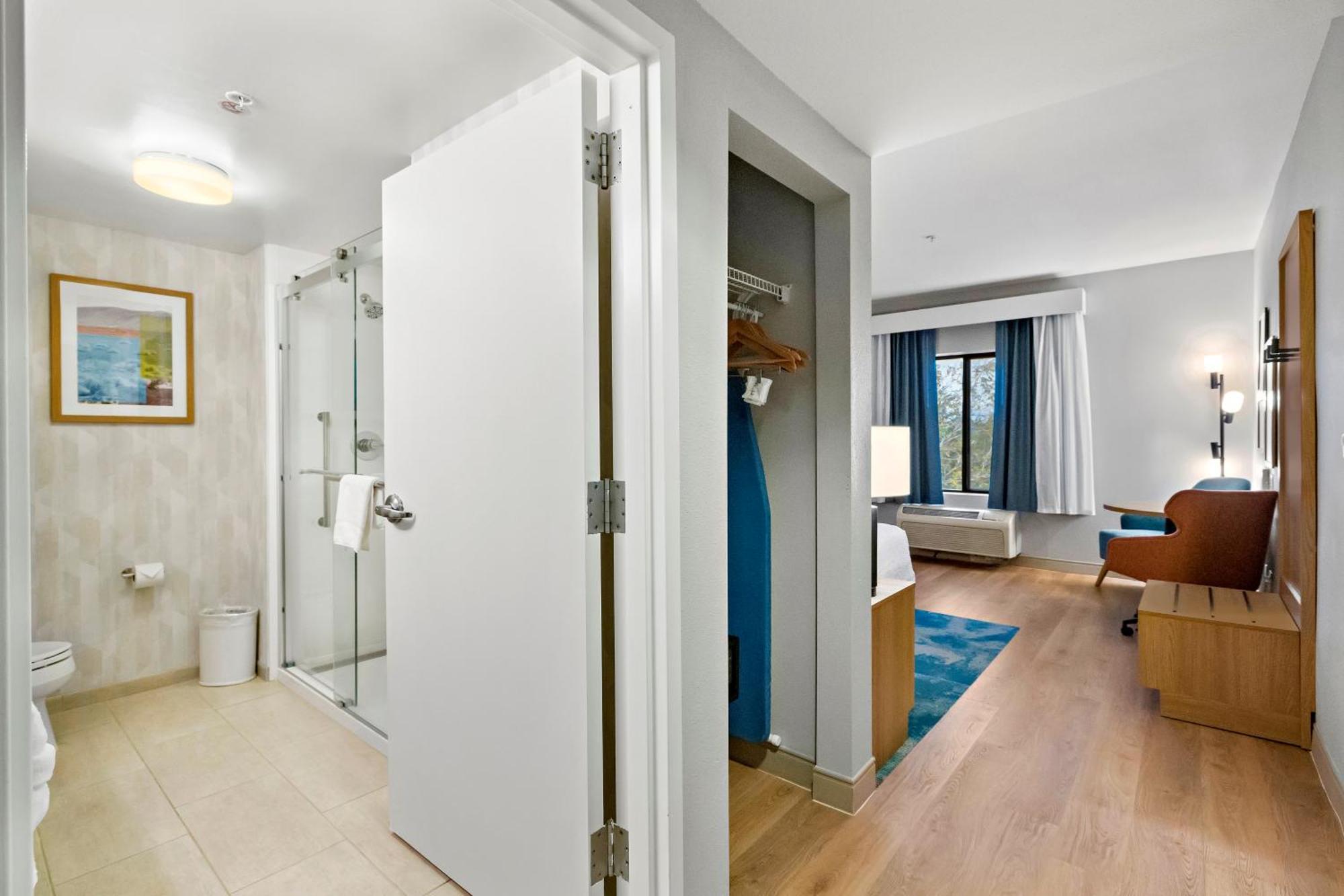 King Room with King Bed - Non-Smoking,1742668574:JPEG