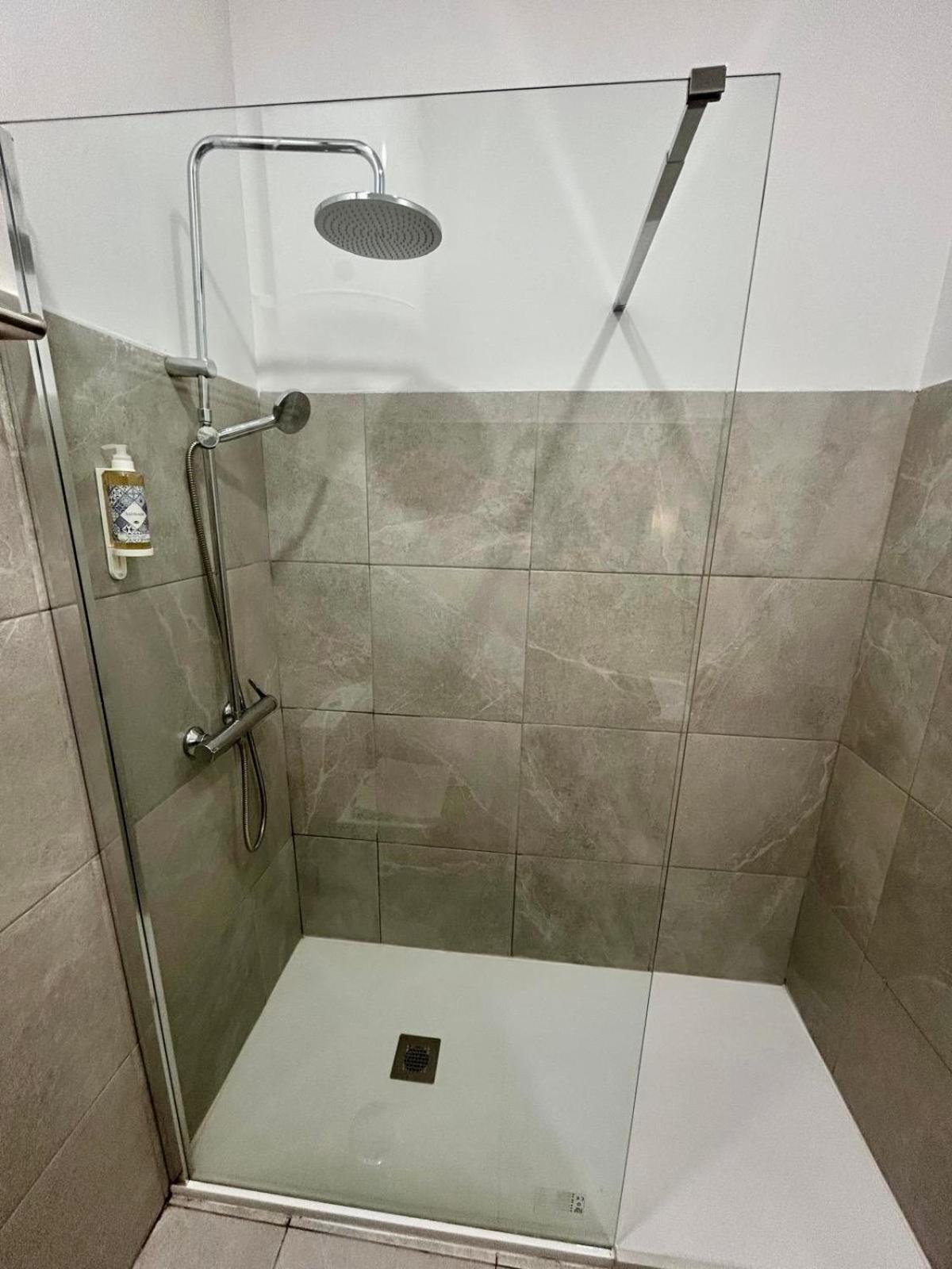Chambre Double avec Salle de Bains Commune