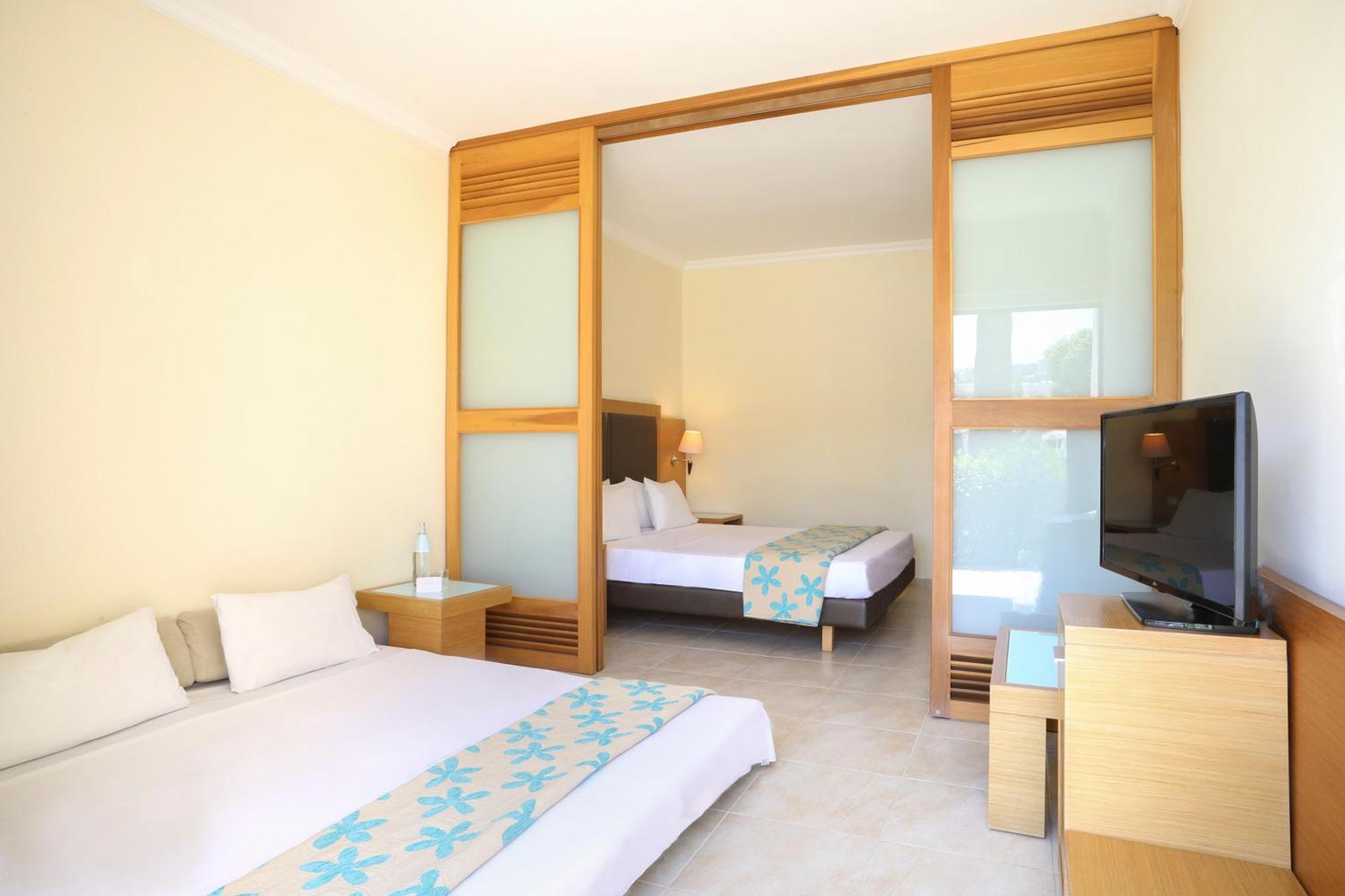 Xtra Sol Family Room