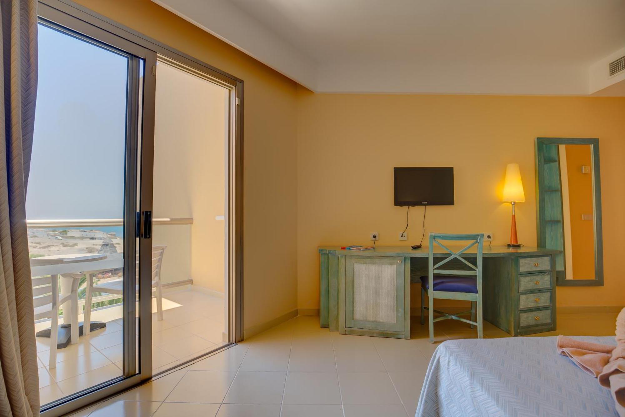 Chambre Double - Vue Latérale sur Mer
