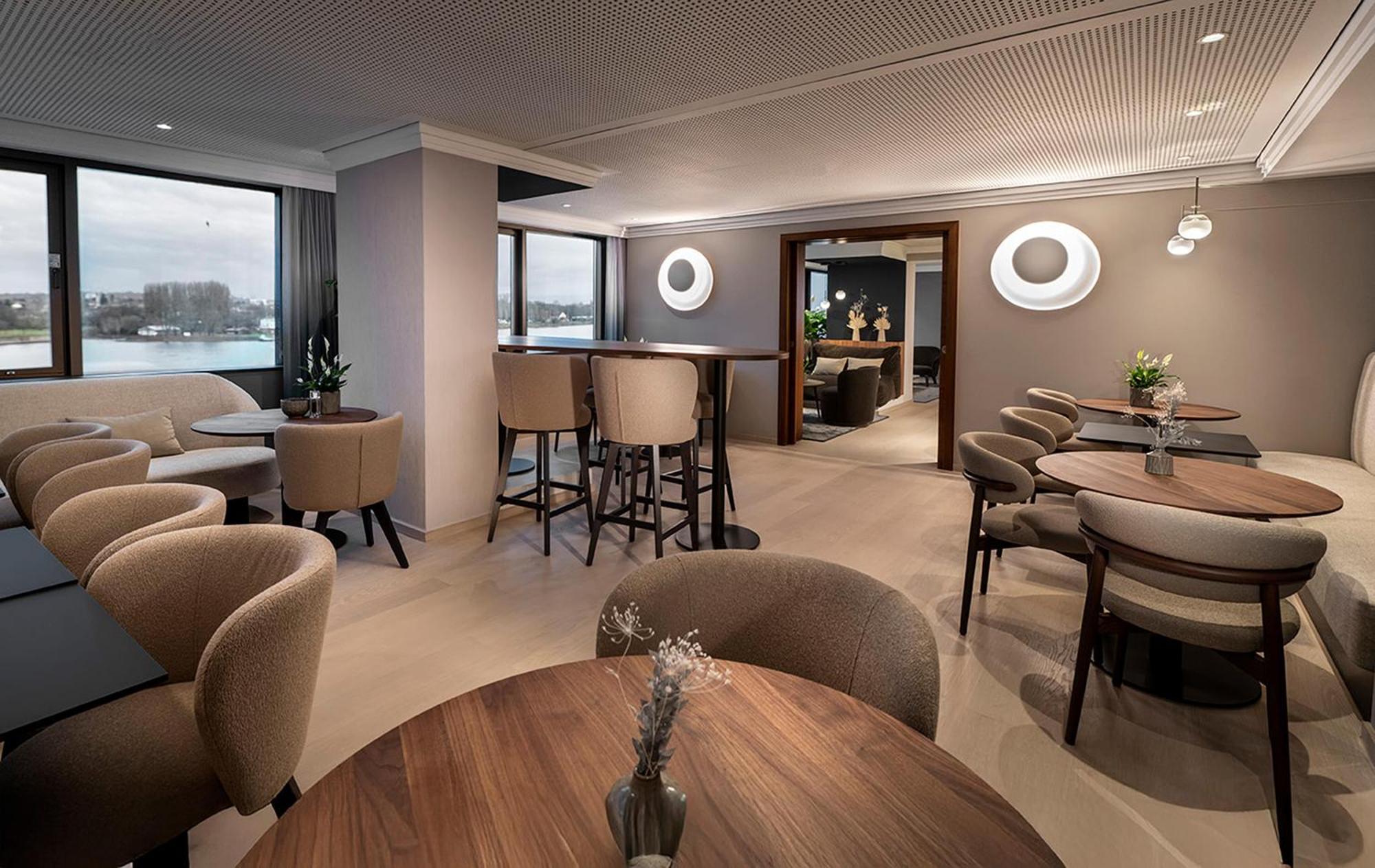 King Junior Suite with River View - Rhine Wing