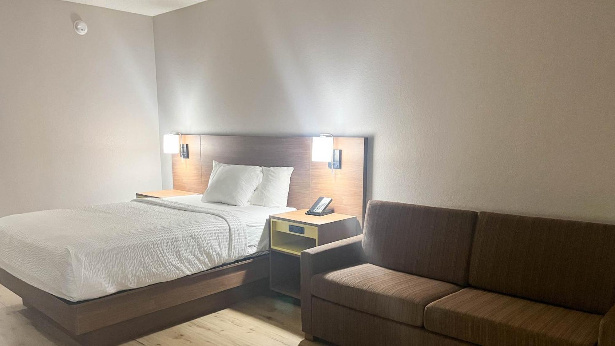 1 Queen Bed | Non-Smoking, Micfridge