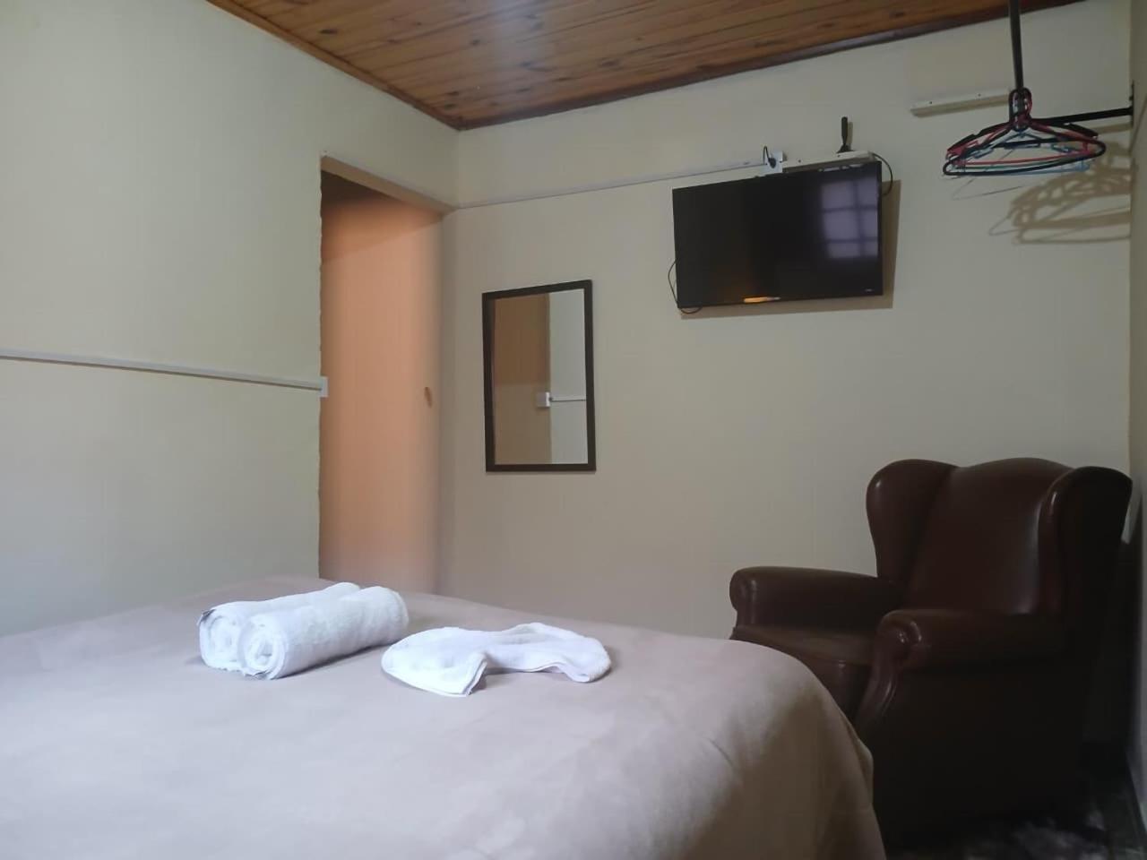 Standard Suite,1773535033:JPEG