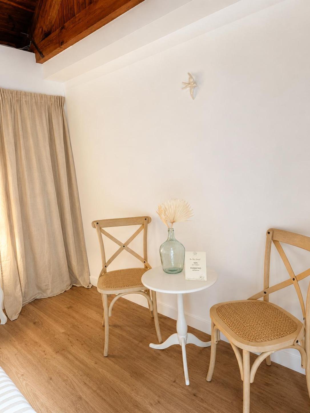 Habitación Doble con baño privado y vistas al jardín