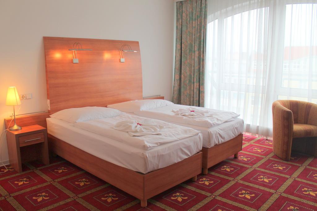 Triple Room,185020398:JPEG