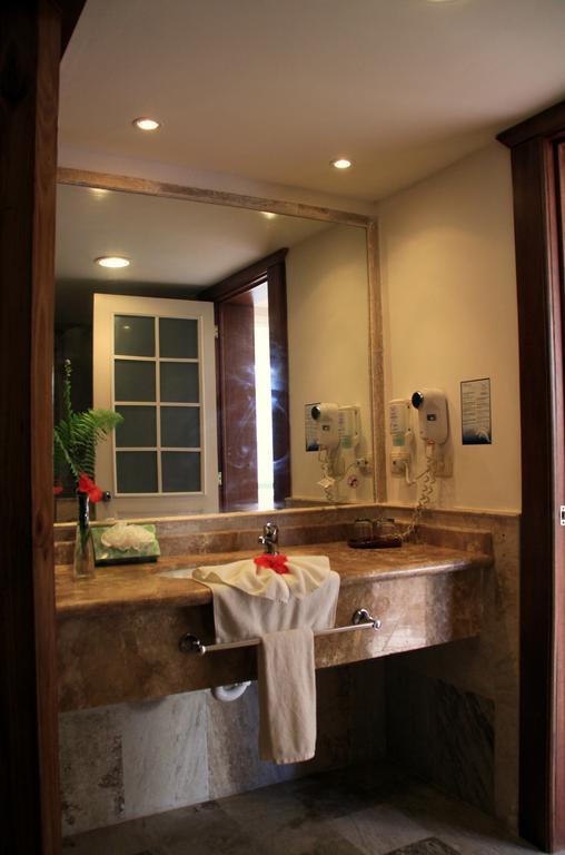 Quarto Duplo com Vista Oceano (2 Adultos + 1 Criança)