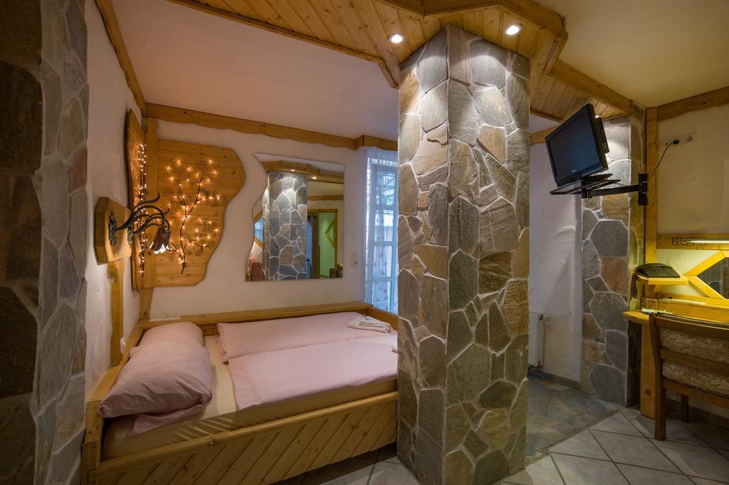 Budget Double Room,332500597:JPEG