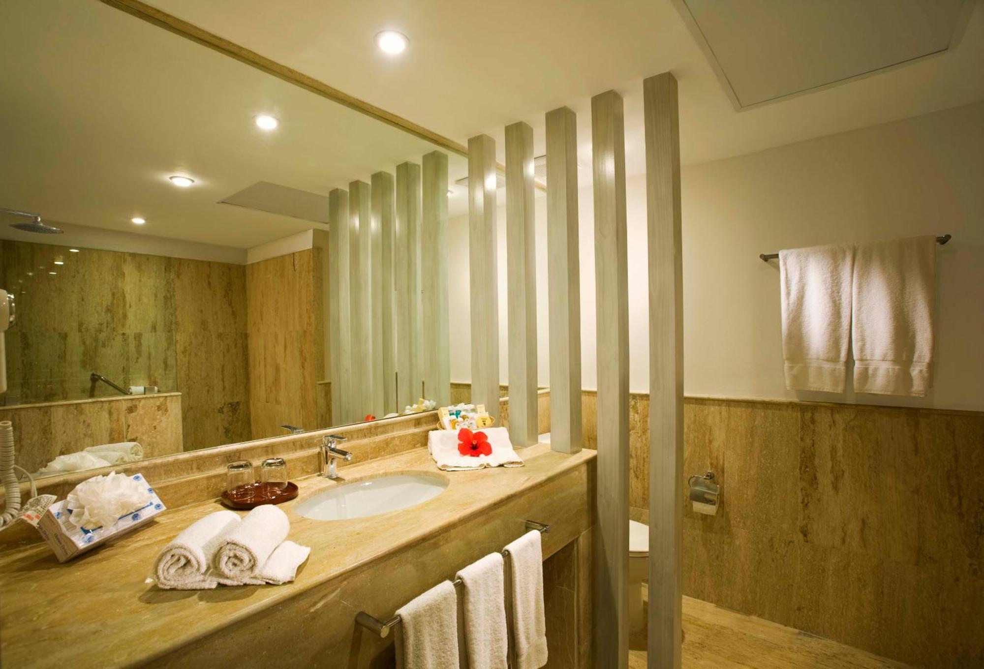 Quarto Duplo Superior com 2 Camas de Casal e Vista Jardim