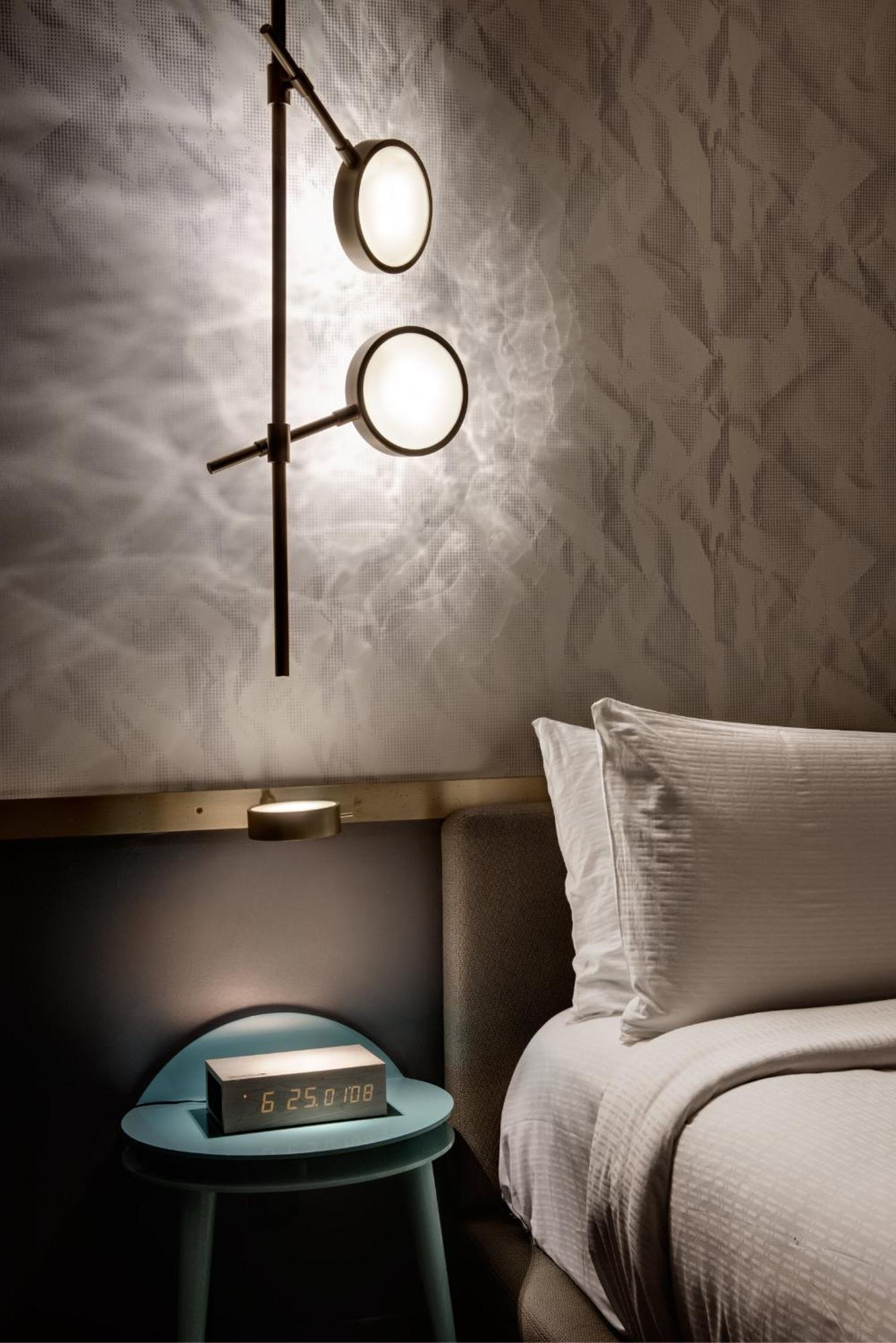 Habitación con cama grande