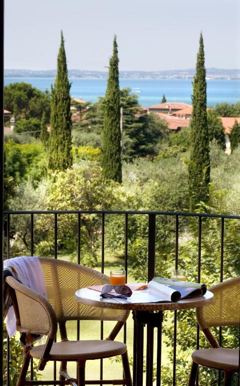 Camera Superior Matrimoniale/Doppia con Letti Singoli con Balcone con Vista Lago