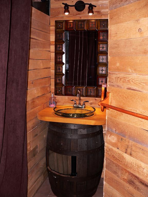 Chambre Lit Queen-Size avec Salle de Bains