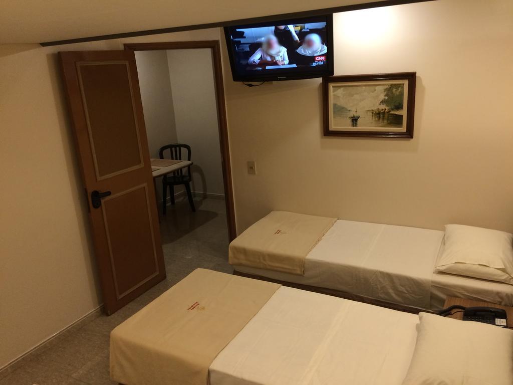 Quarto Twin Standard