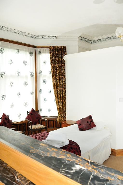Single Room with Shared Bathroom