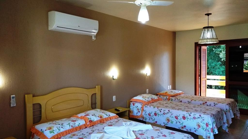 Quarto Quádruplo com Banheiro Privativo