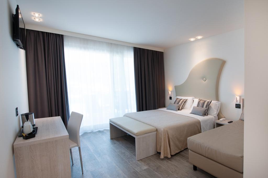Suite Junior Deluxe Triple con vistas al lago