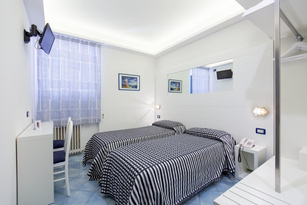 Double or Twin Room with Sea View