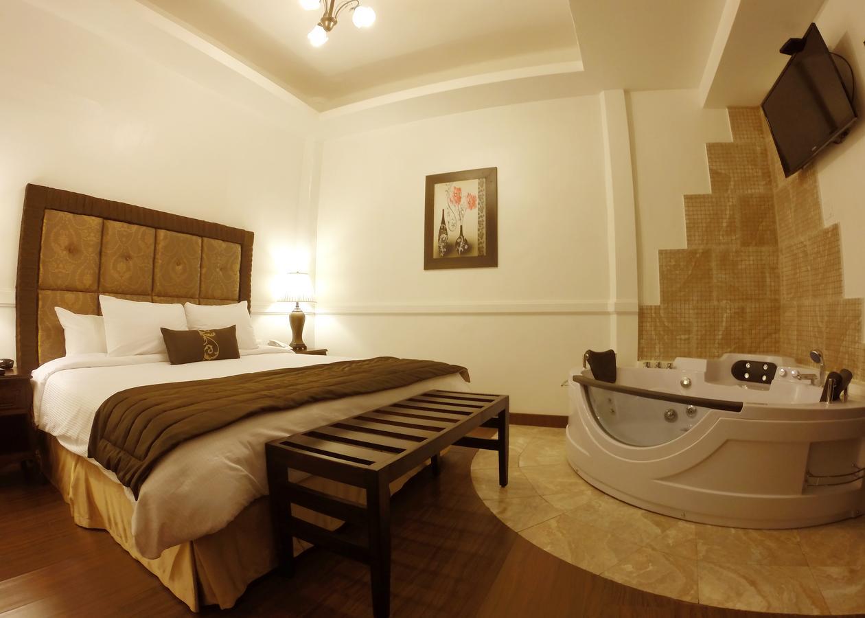 One-Bedroom Suite,572084121:JPEG