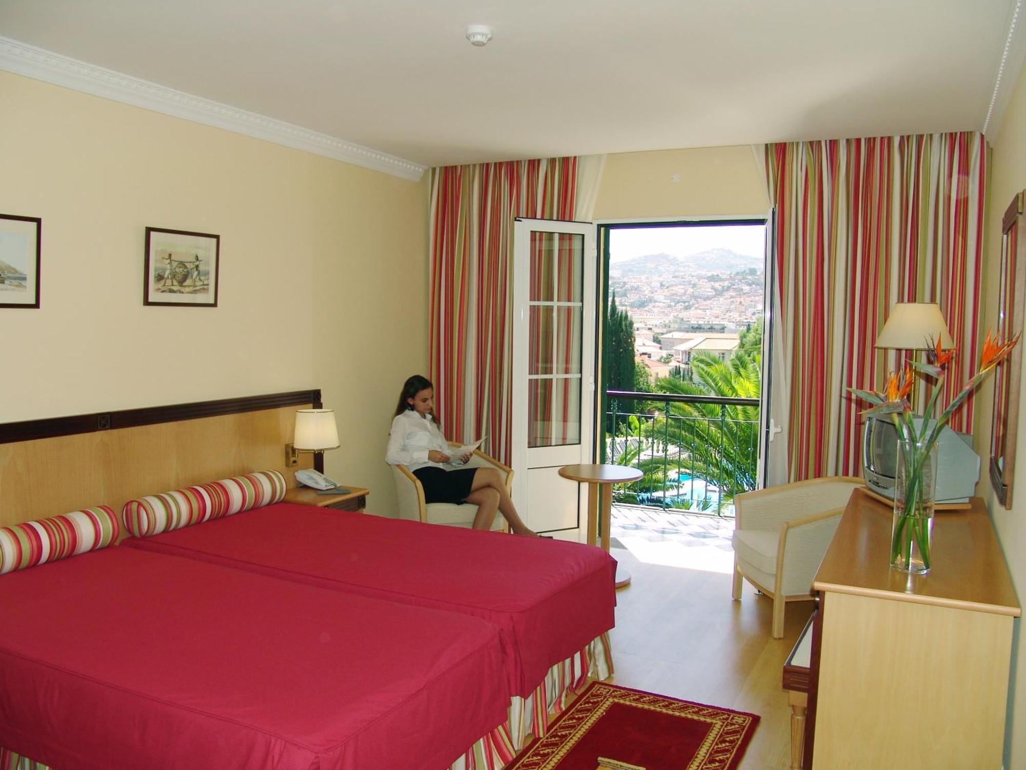 Chambre Double ou Lits Jumeaux - Vue sur Jardin