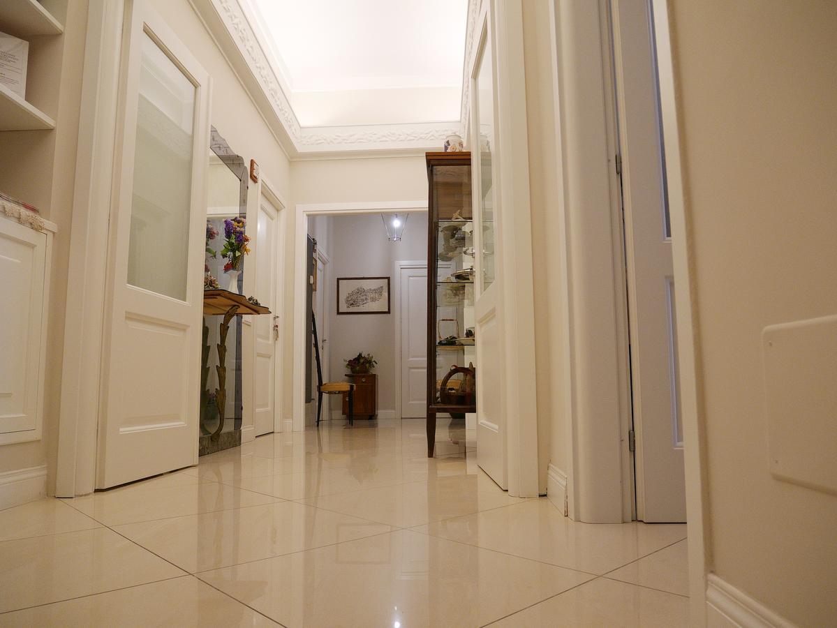 Quarto Triplo com Banheiro Compartilhado