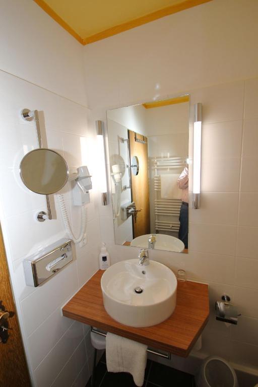 Standard Single Room,1685057544:JPEG