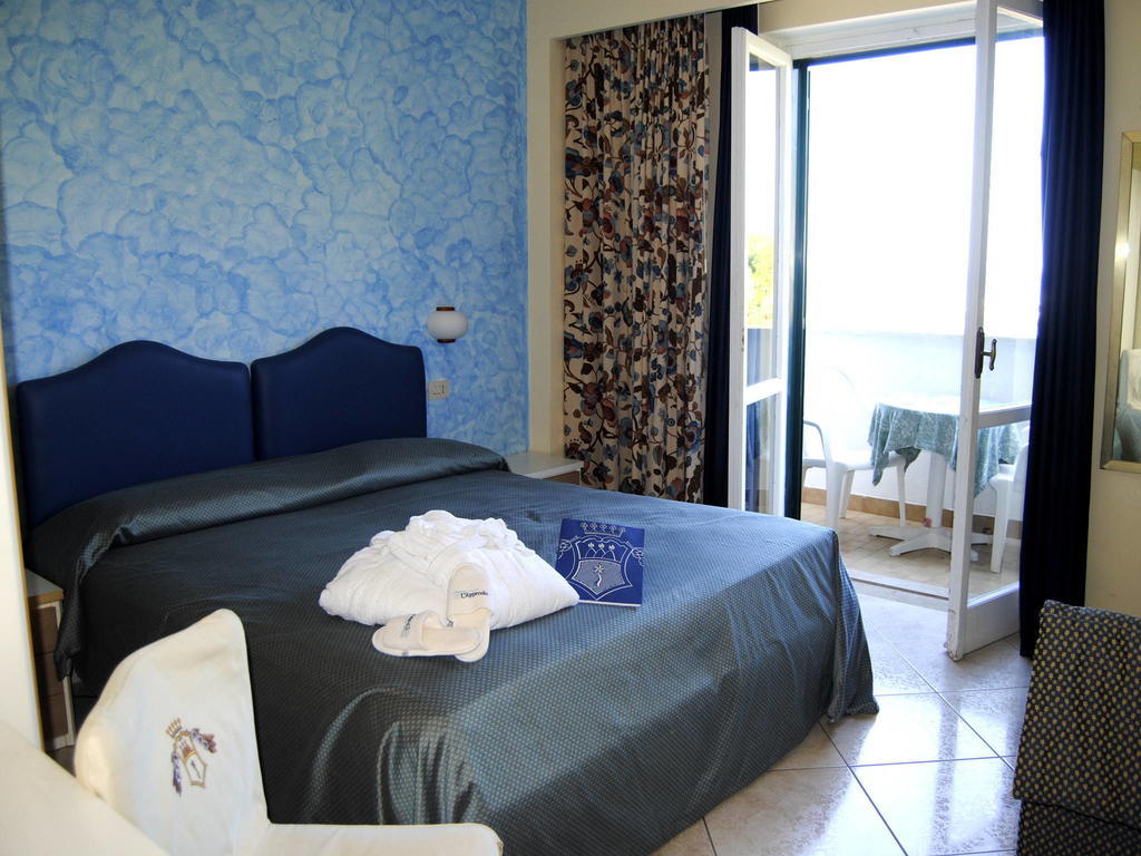 Camera Matrimoniale Deluxe con Vista Mare Laterale
