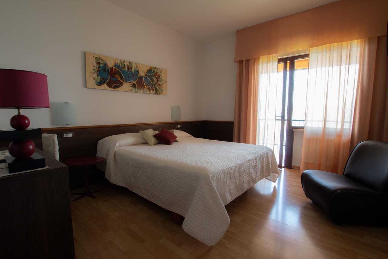 Doppel-/Zweibettzimmer mit Seeblick