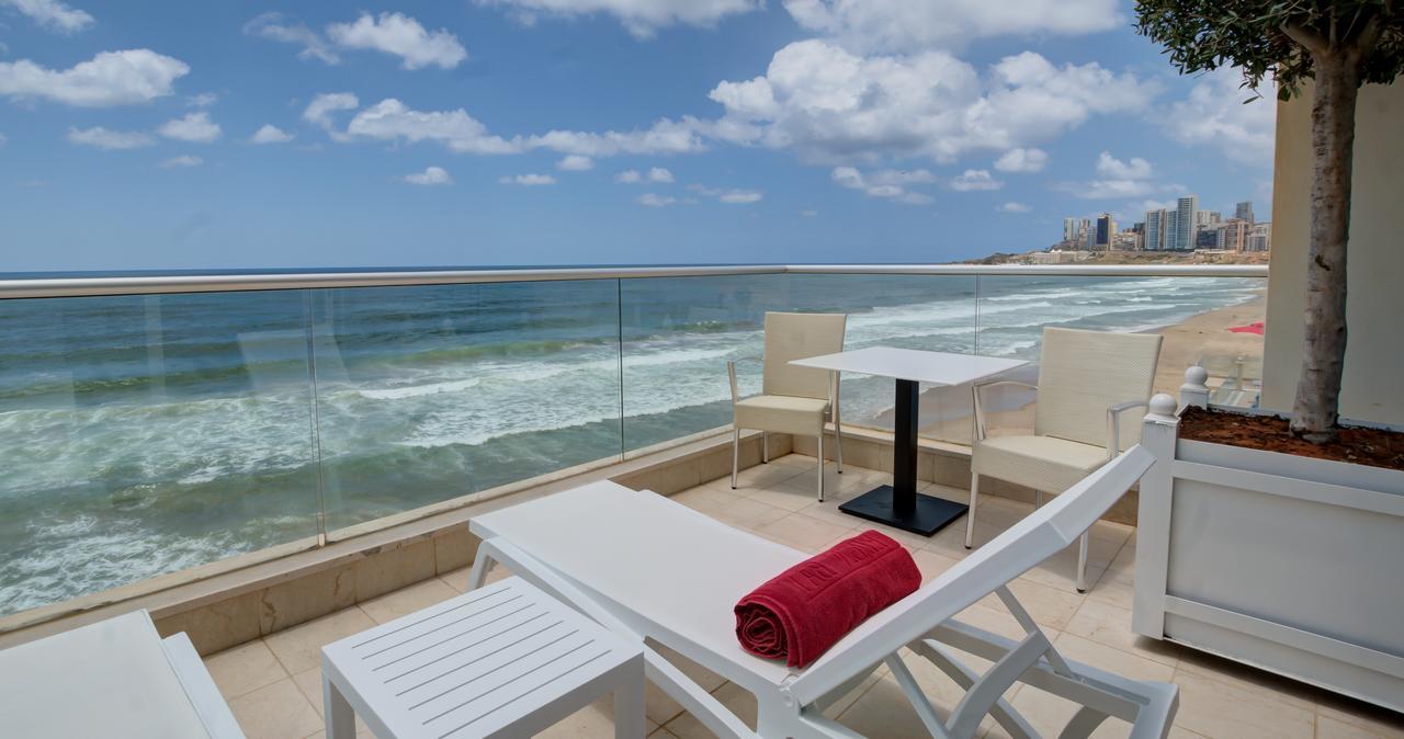 Superior Bay Room