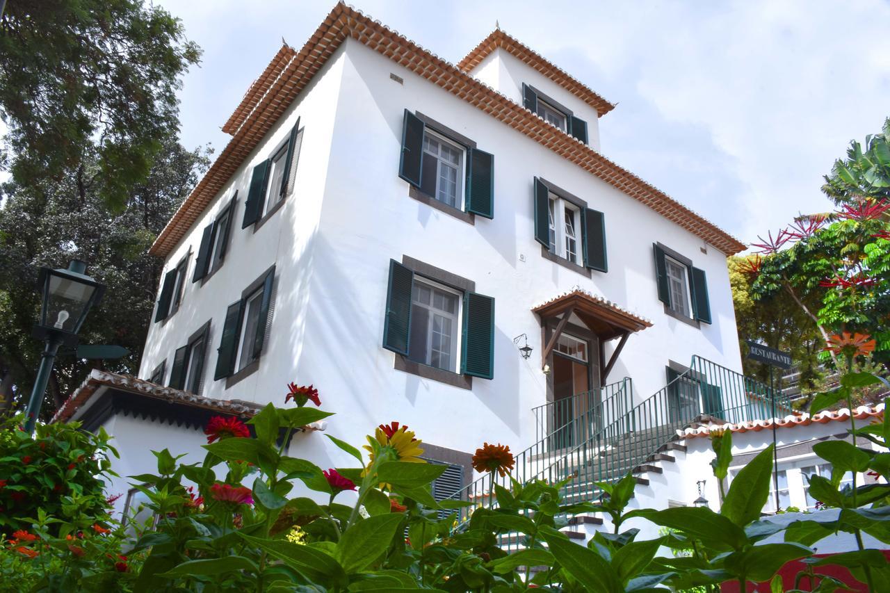 Quarto com Cama de Casal ou 2 de Solteiro e Vista do Jardim