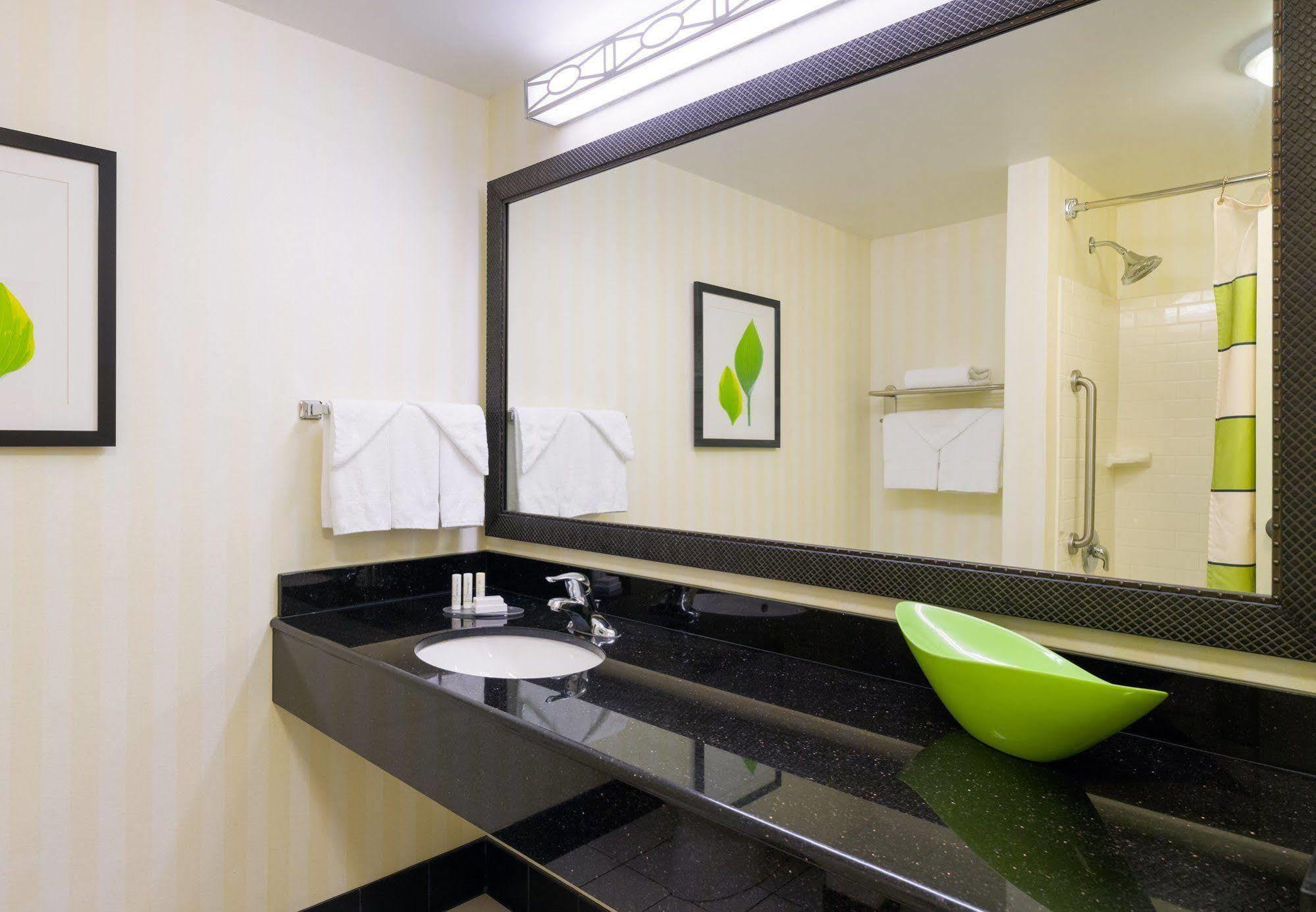 Studio with Two Double Beds and Transfer Shower - Mobility Access/Hearing Accessible