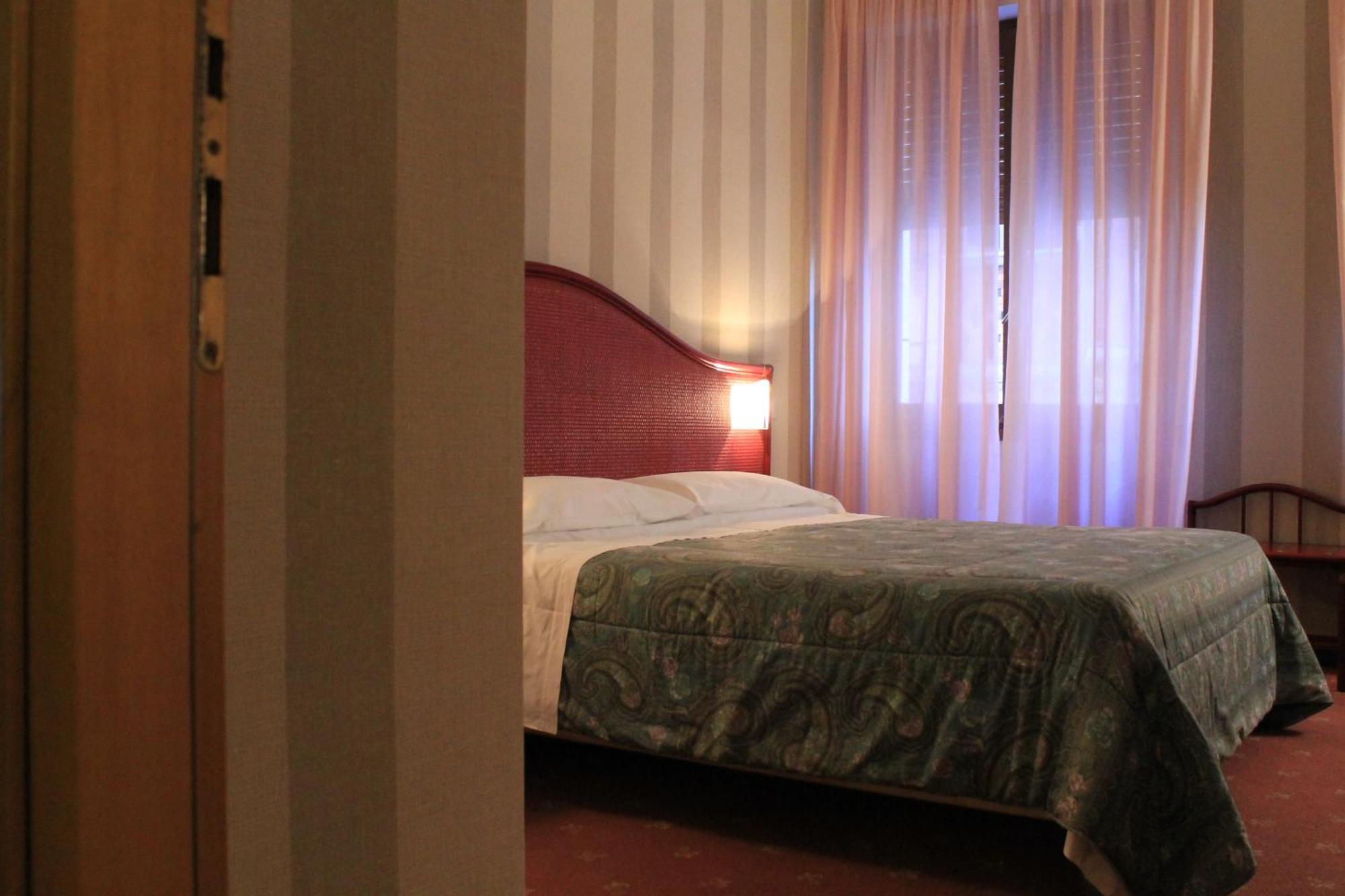 Triple Room,705234994:JPEG