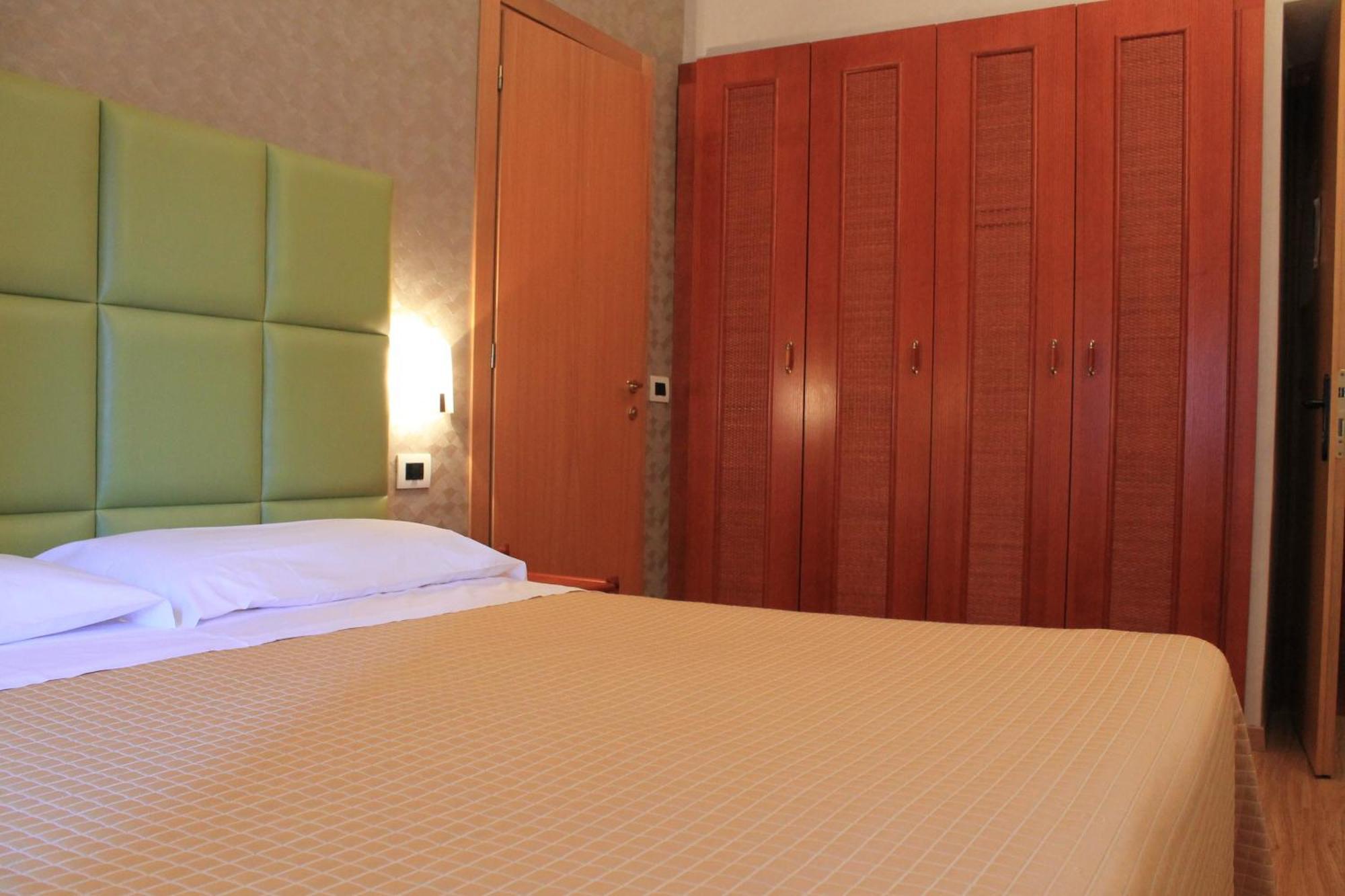 Double Room (1 Adult),57064033:JPEG