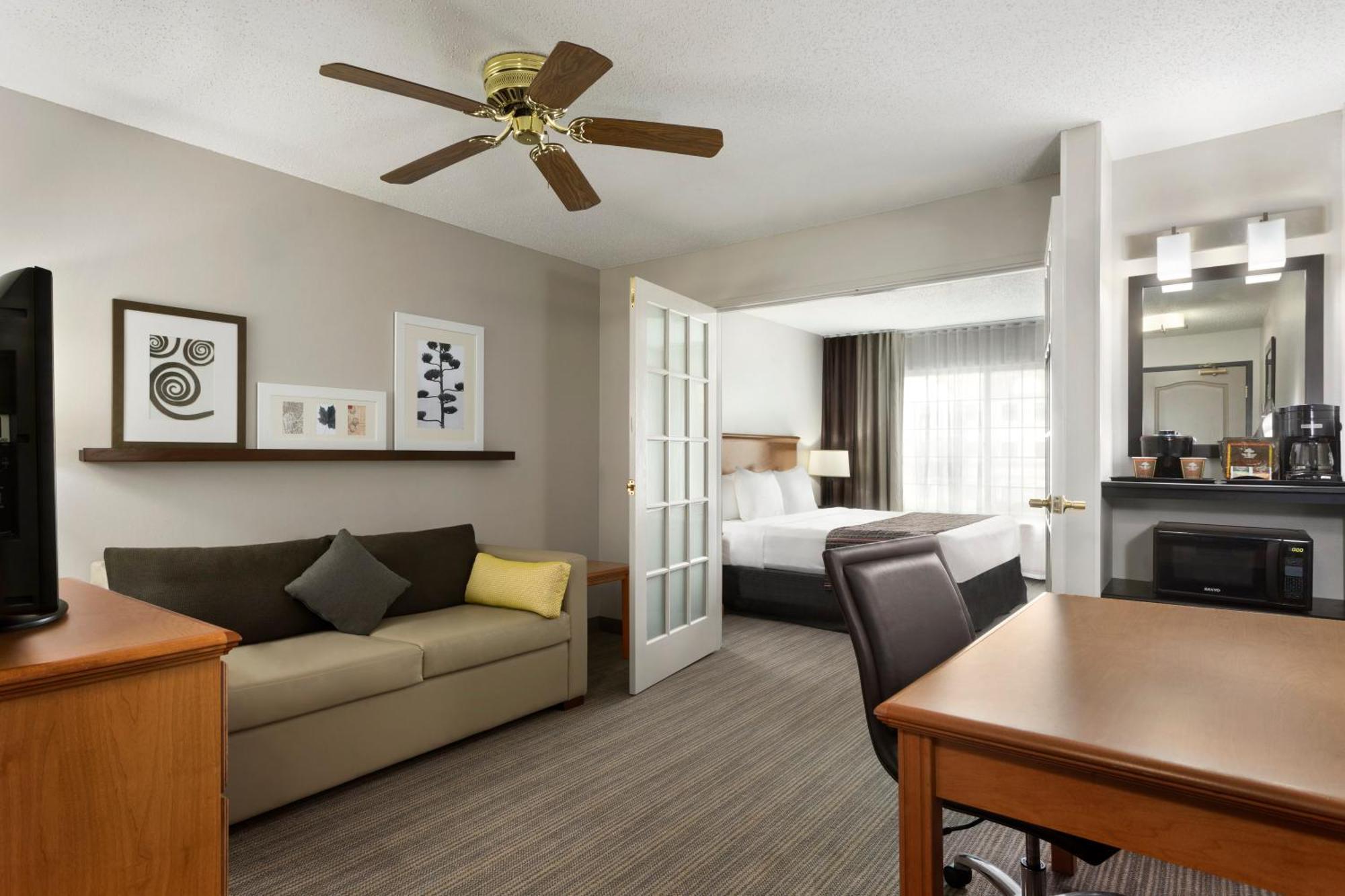 One-Bedroom King Suite - Non-Smoking