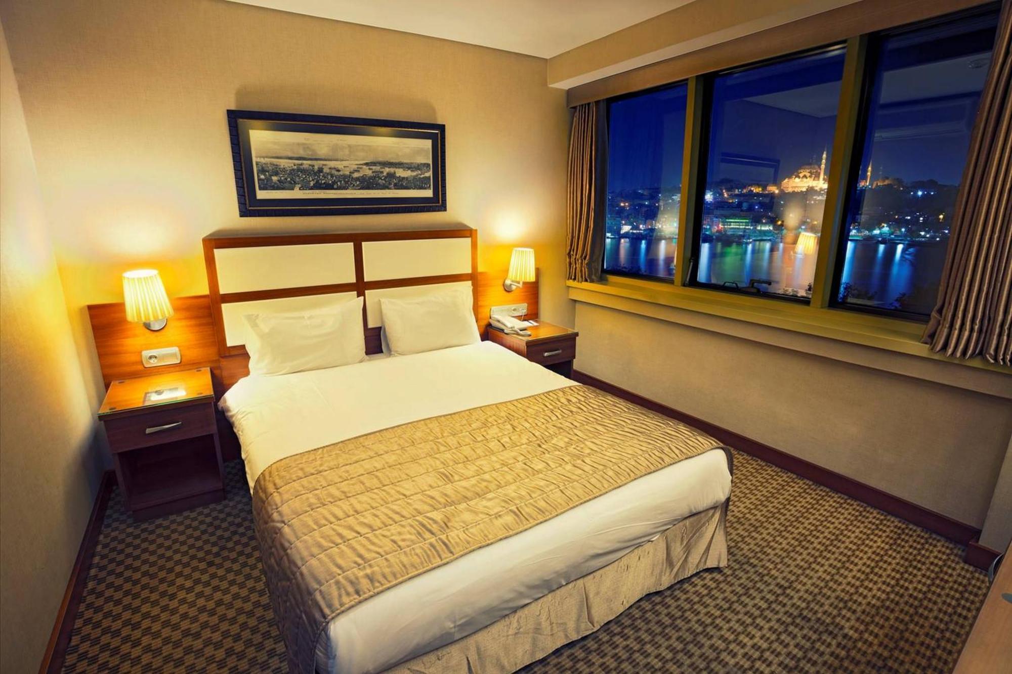 Double or Twin Room with Sea View
